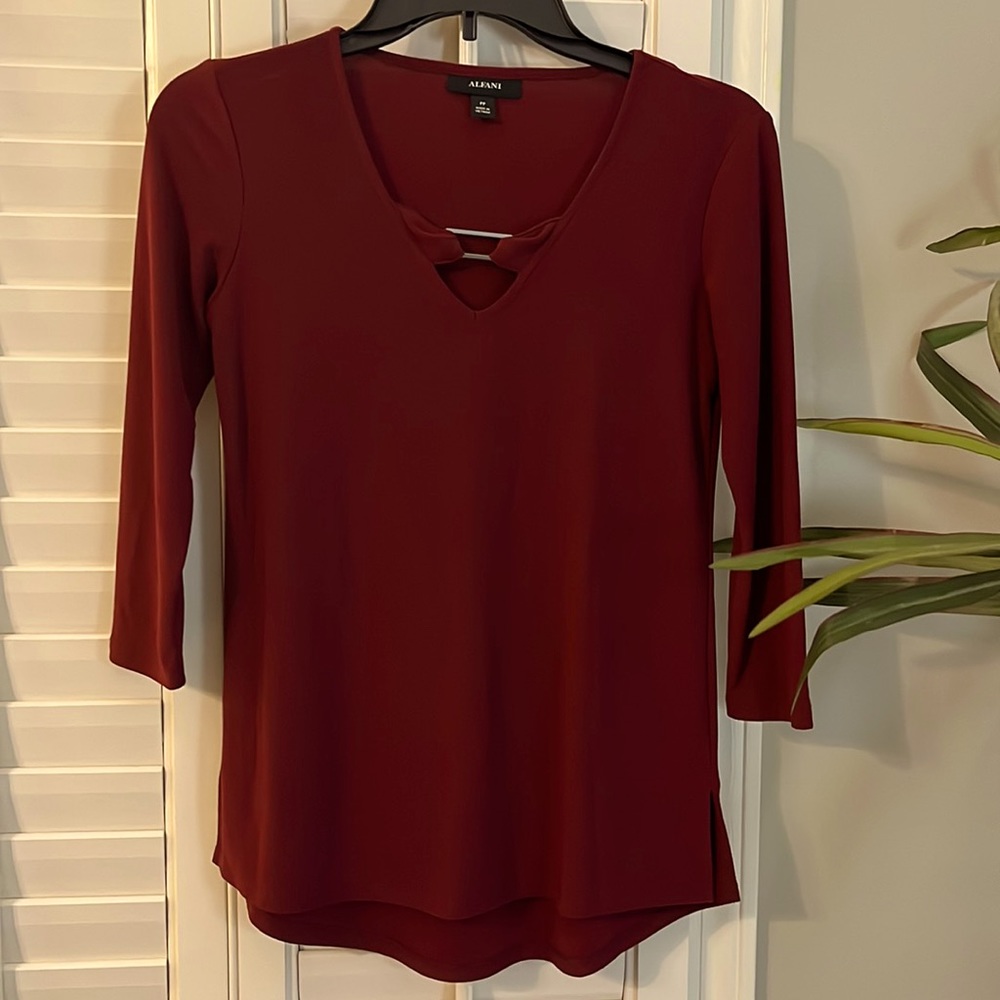 Alfani 3/4 sleeve maroon top